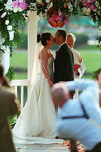 Paparazzi jumping into the aisle.